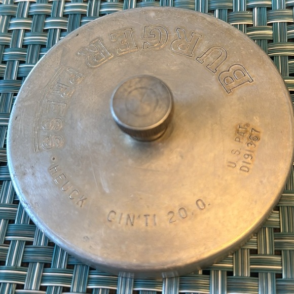 Vintage Heuck Aluminum Burger Press - Picture 2 of 3